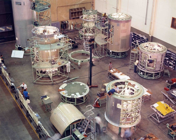 Prototypes of elements of the Manned Orbiting Laboratory (MOL) under construction