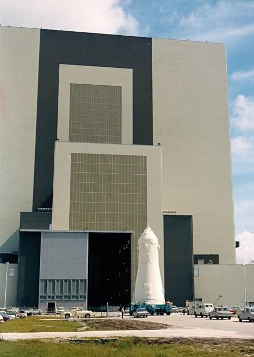 Workers move the assembled Apollo 12 spacecraft from the MSOB to the Vehicle Assembly Building (VAB)