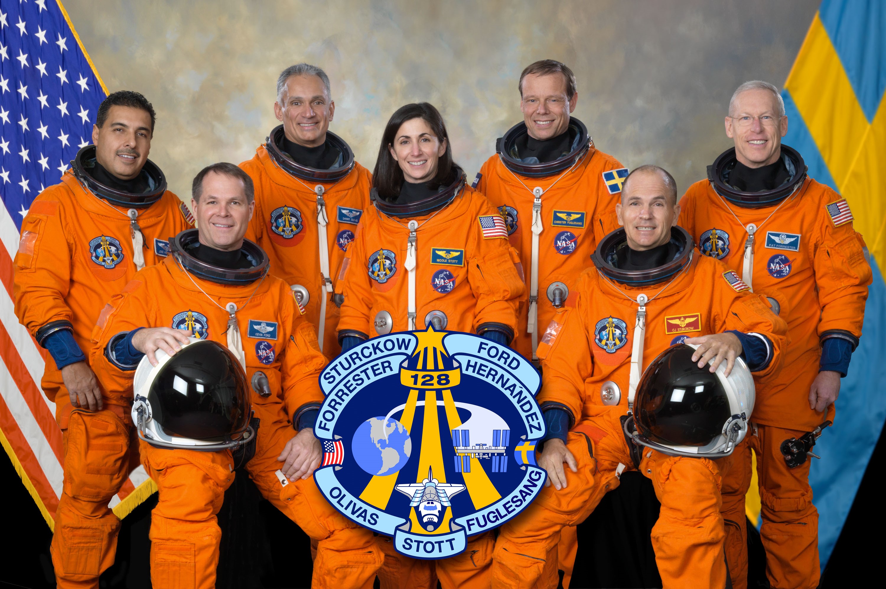 Official photograph of the STS-128 crew