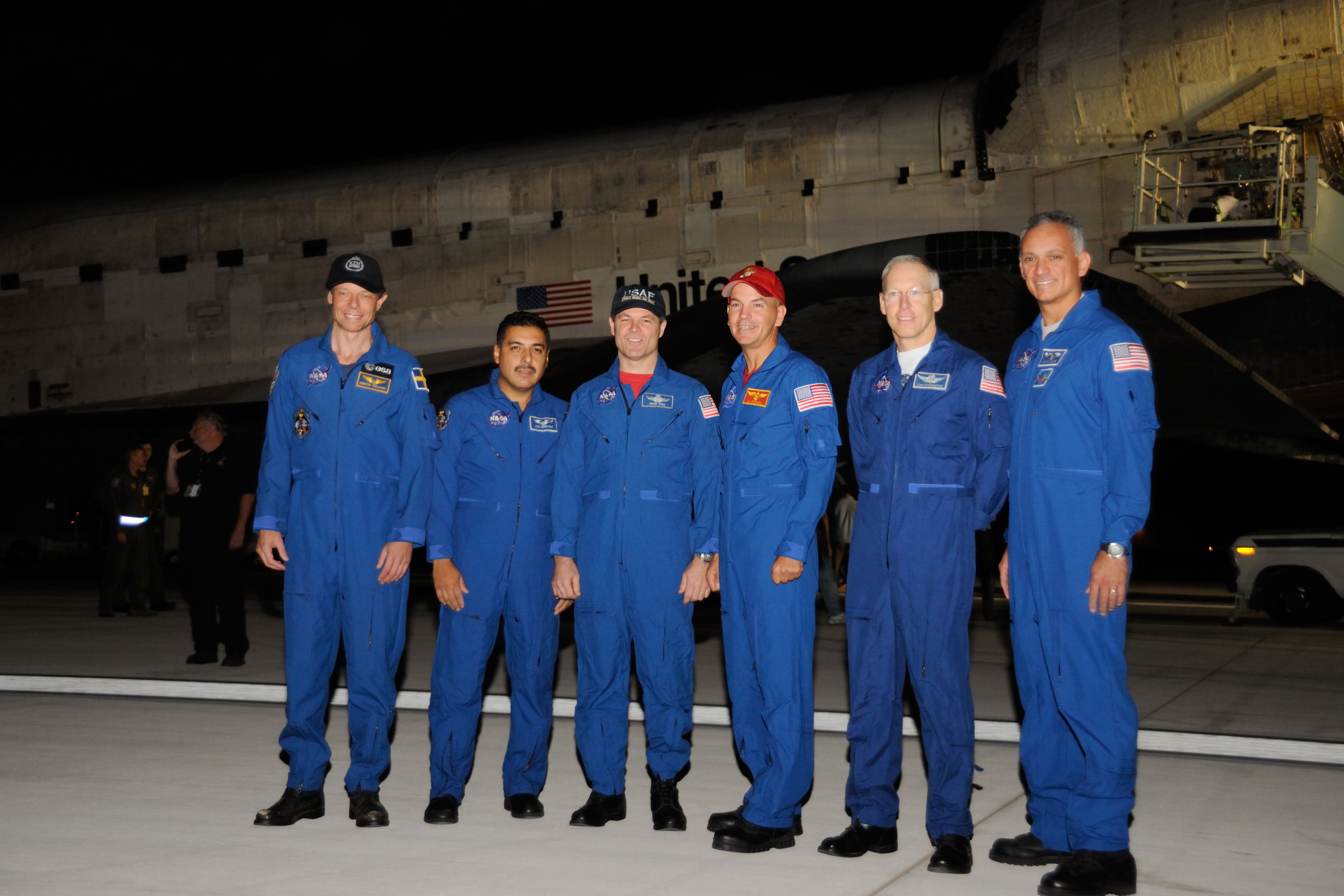 Six of the STS-128 astronauts pose with Discovery on the runway at Edwards Air Force Base in California