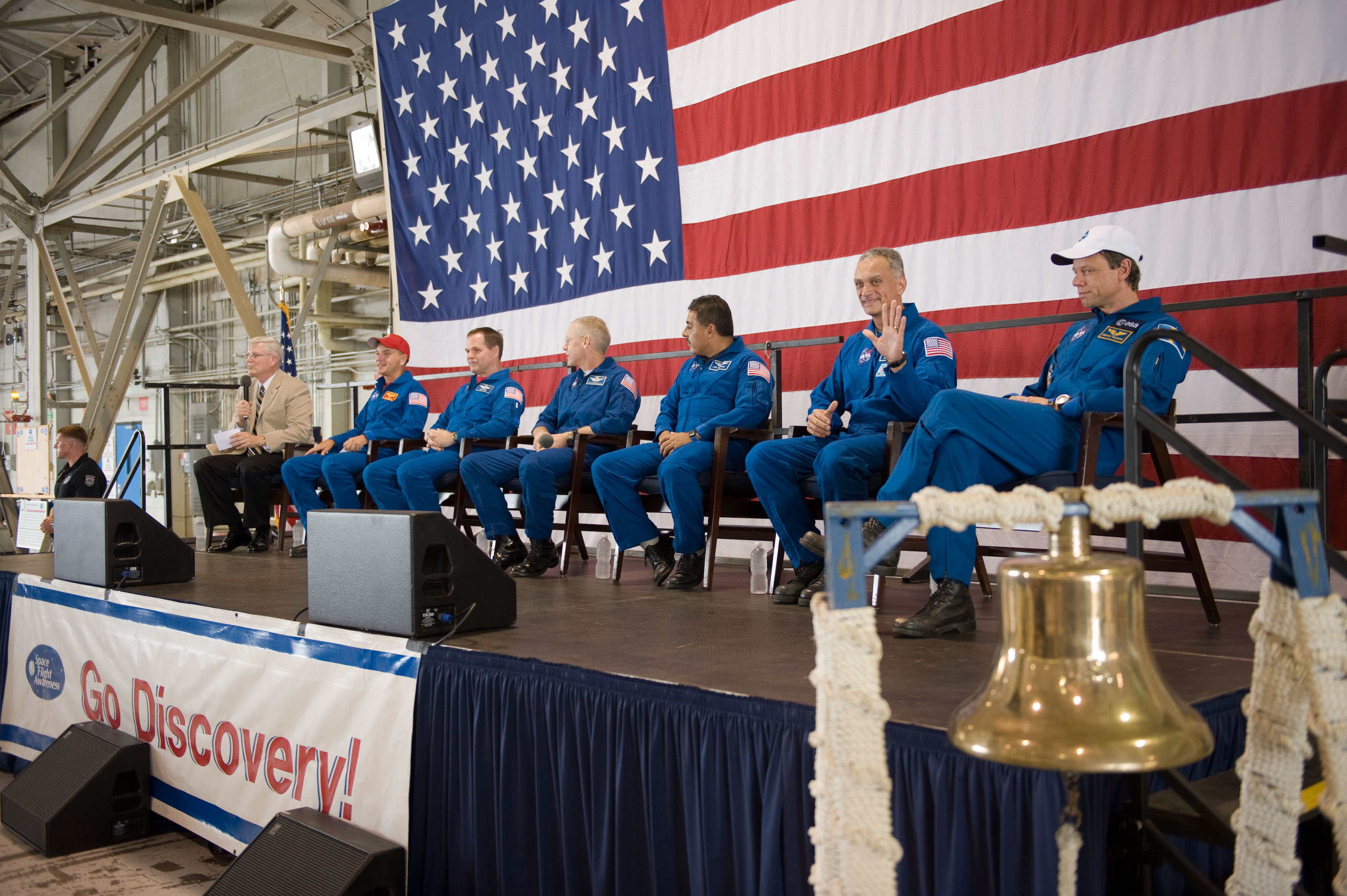 The welcome home ceremony for the STS-128 crew at Ellington Field in Houston