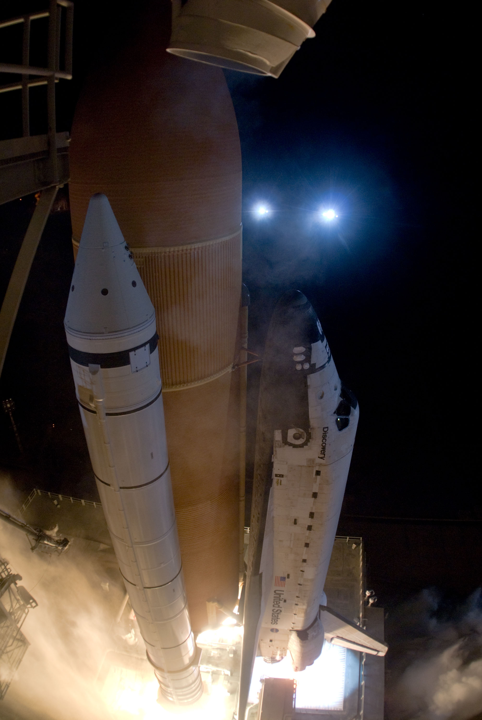 Liftoff of space shuttle Discovery on STS-128