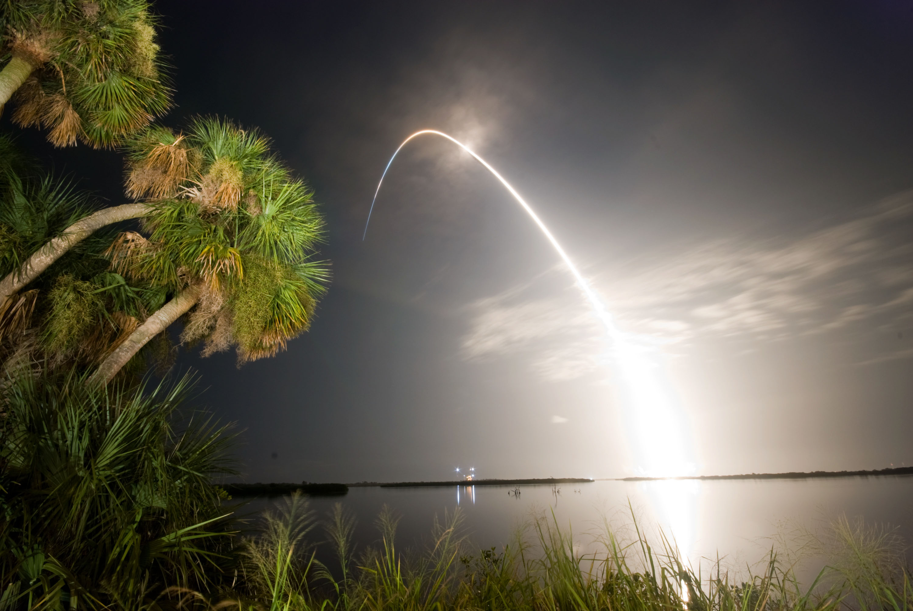 Discovery streaks into the night sky