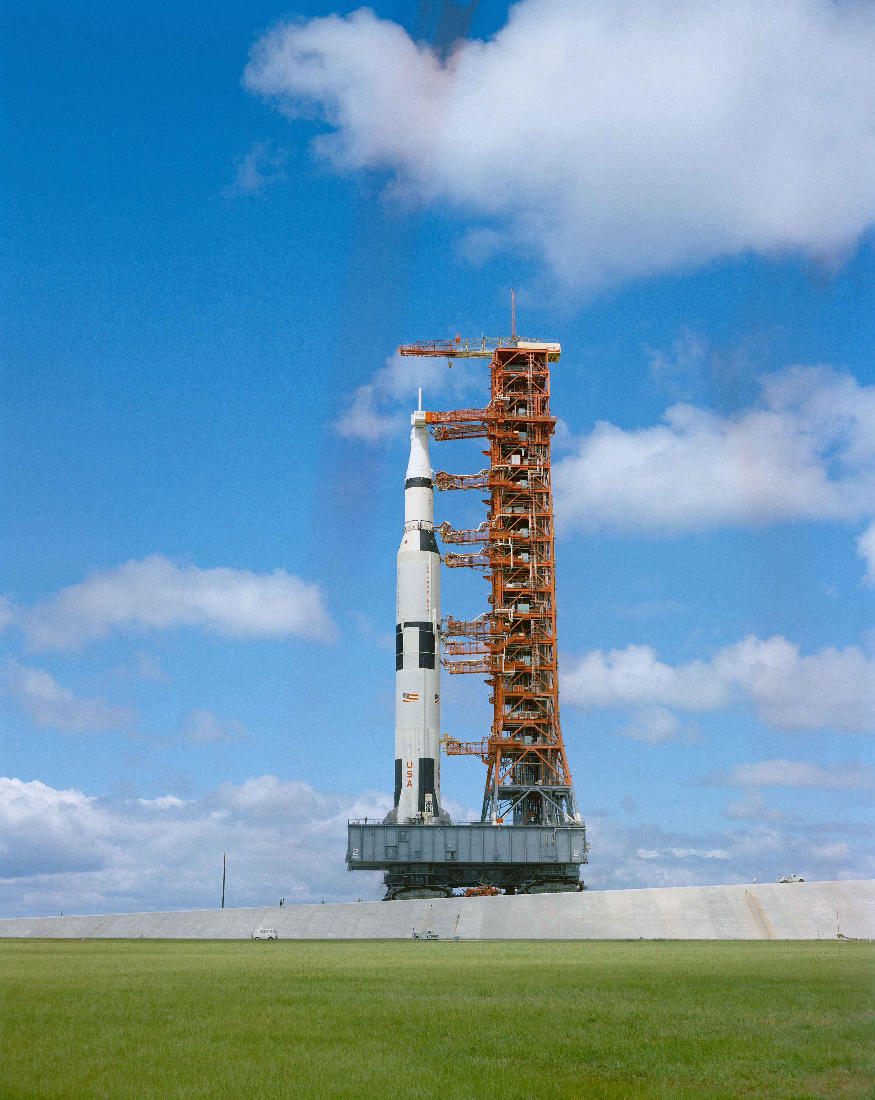 The Apollo 12 Saturn V rolling up the incline as it approaches Launch Pad 39A