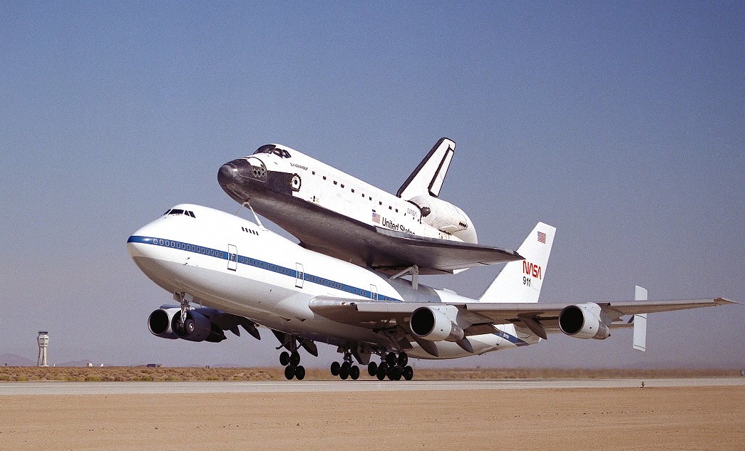 Mounted atop an SCA, Endeavour departs Edwards for the cross-country trip to NASA’s Kennedy Space Center in Florida