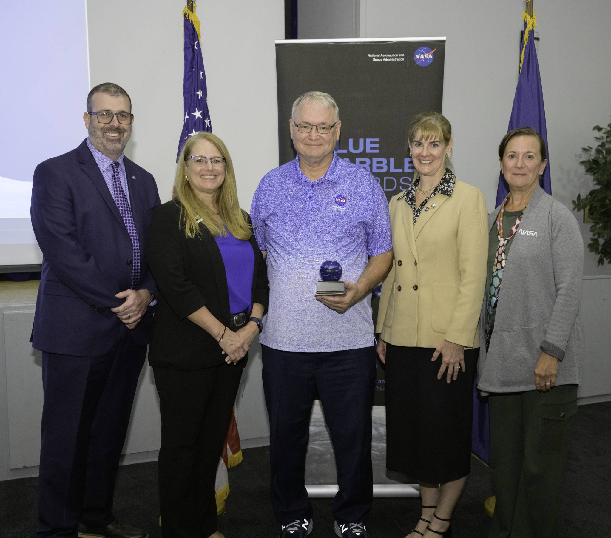 Farley Davis, center, manager of the Environmental Engineering and Occupational Health Office at NASA’s Marshall Space Flight Center, with his NASA Blue Marble Award. Joining him, from left, are Joel Carney, assistant administrator, Strategic Infrastructure; Denise Thaller, deputy assistant administrator, Strategic Infrastructure; Charlotte Betrand, director, Environmental Management; and June Malone, director, Office of Center Operations at Marshall.