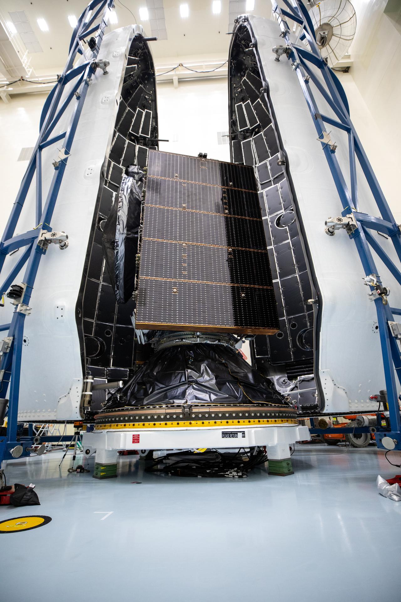 Technicians encapsulated NASA’s Europa Clipper spacecraft