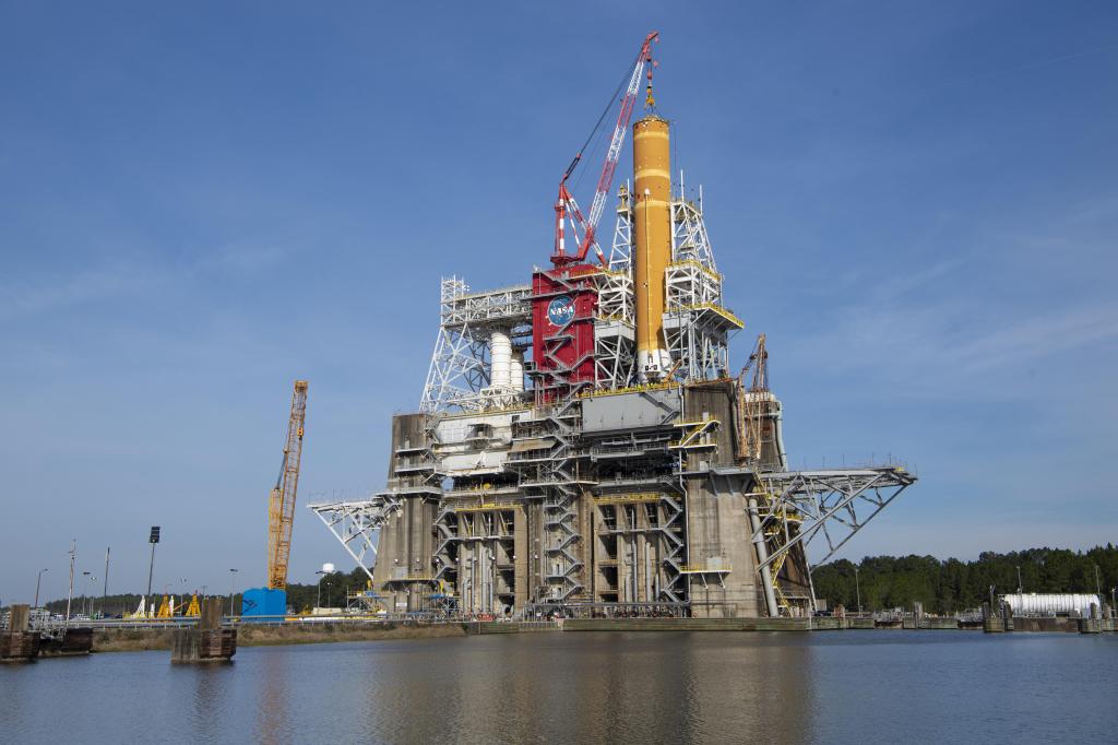 Crews at NASA’s Stennis Space Center install the first core stage of NASA’s SLS