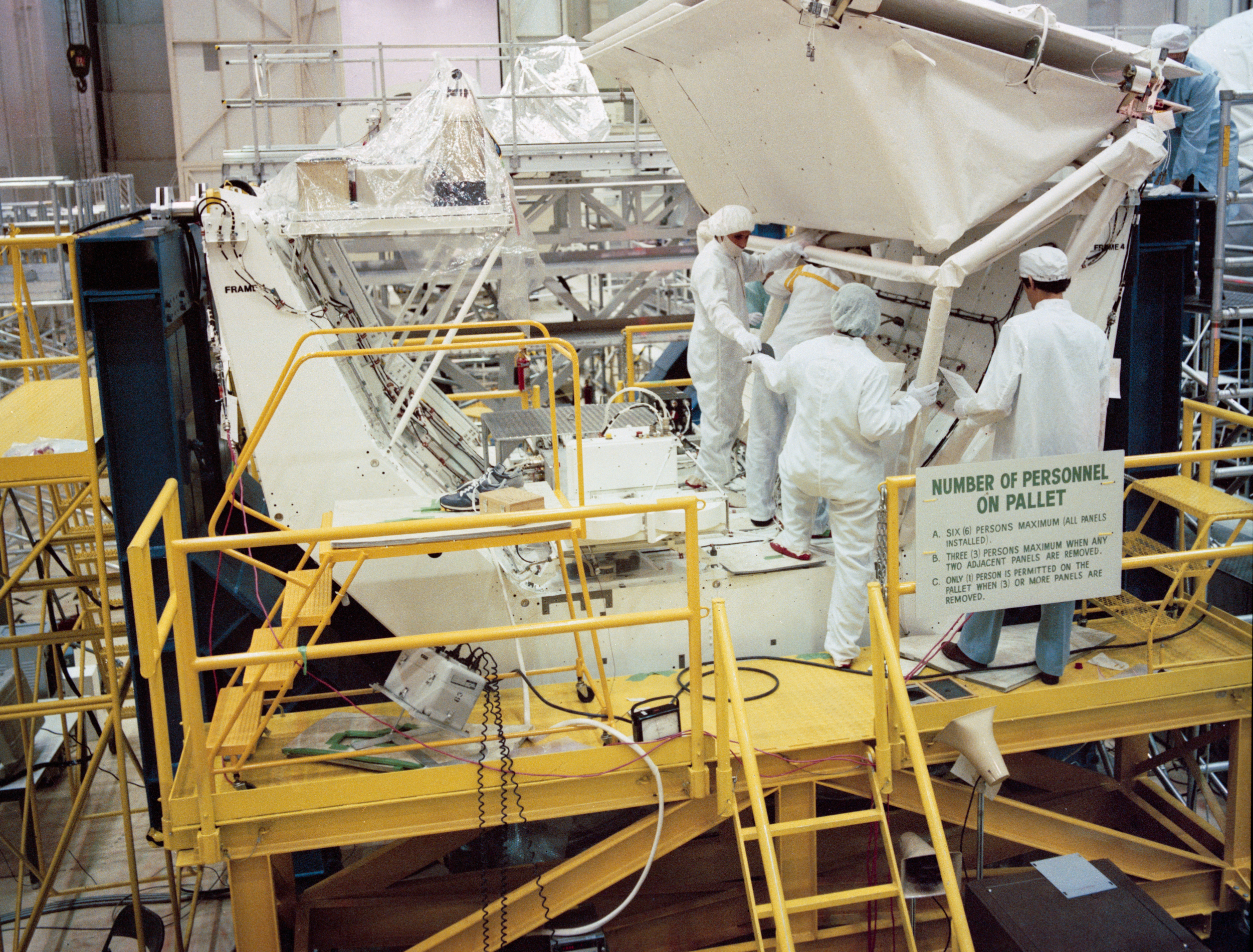 Technicians at KSC process the Shuttle Imaging Radar-B for the STS-41G mission