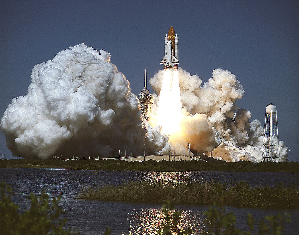 Atlantis rises into the sky