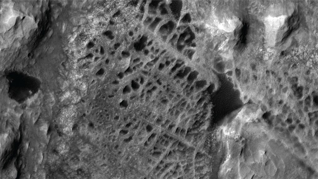 Mar image captured by NASA's Mars Reconnaissance Orbiter on Dec. 10, 2006.