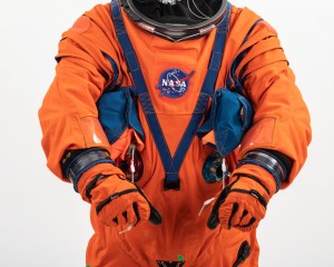 A close up of the arms and torso area of the OCSS suit. Credit: NASA/Bill Stafford