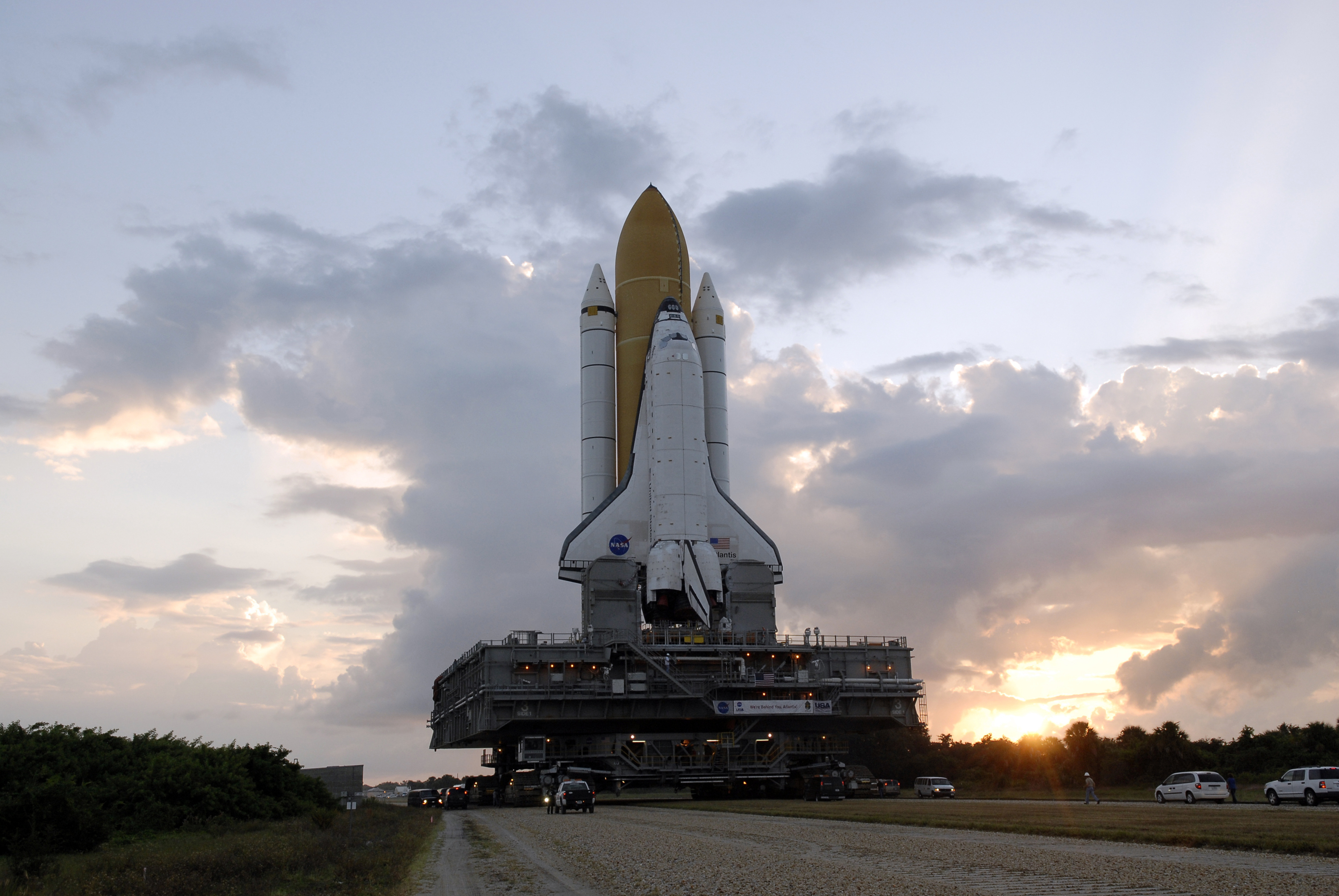 Atlantis rolls out to Launch Pad 39A