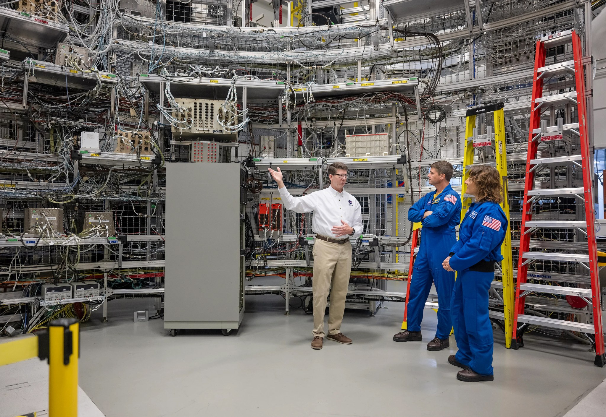 Dan Mitchell, NASA’s lead SLS integrated avionics and software engineer (left), shows Artemis II astronauts Reid Wiseman (center) and Christina Koch (right) software test facilities at NASA’s Marshall Space Flight Center in Huntsville, Alabama.