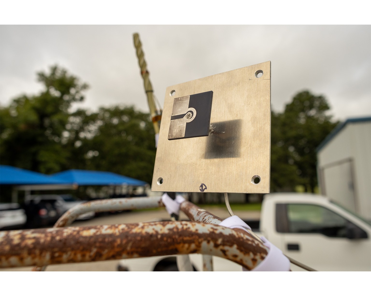 Field testing was performed at NASA's Columbia Scientific Balloon Facility in Palestine, Texas, prior to liftoff. To do this, the 3D-printed magneto-electric dipole antenna was mounted to a ladder.