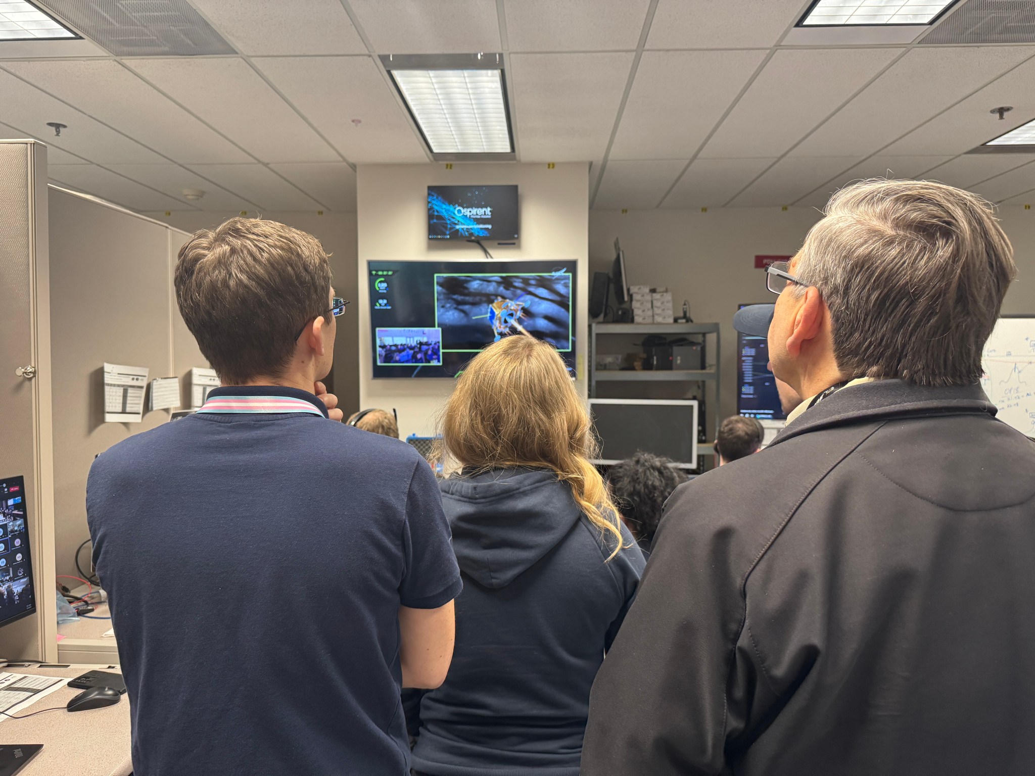 El equipo LuGRE en el Centro de Vuelo Espacial Goddard en el centro de operaciones de la carga útil.