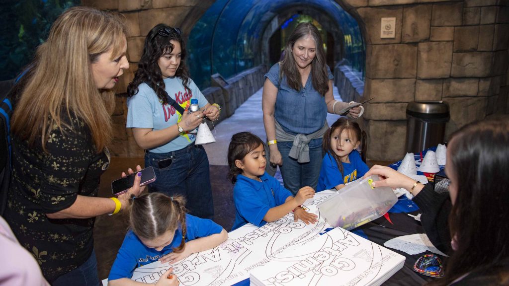 young event-goers participate in activity provided by NASA Stennis at the Audubon Aquarium